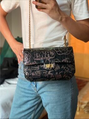 CHANEL graffiti flapbag Karl Lagerfeld’s Métiers d’Arts 2019 - Egypt Collection